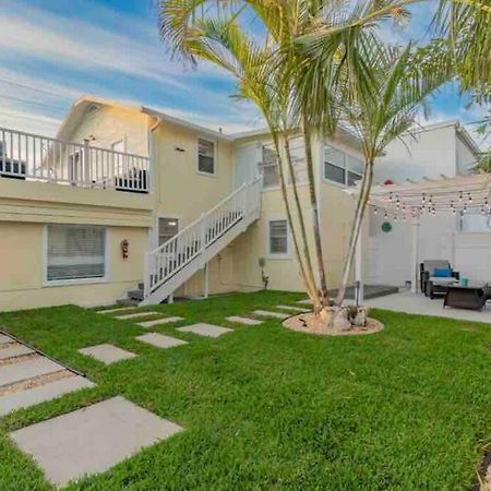 Lovely 2 Bedrooms, Steps Away From The Beach. 브레이든턴비치 외부 사진
