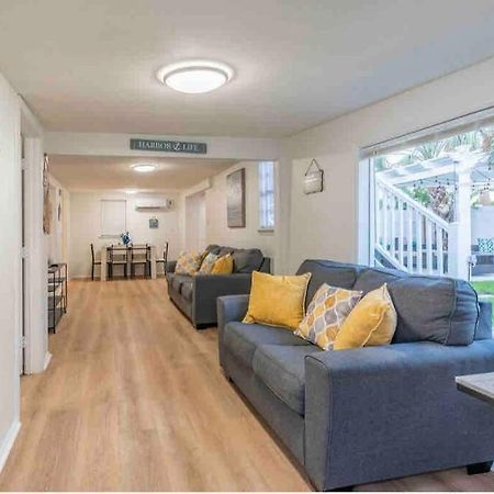 Lovely 2 Bedrooms, Steps Away From The Beach. 브레이든턴비치 외부 사진