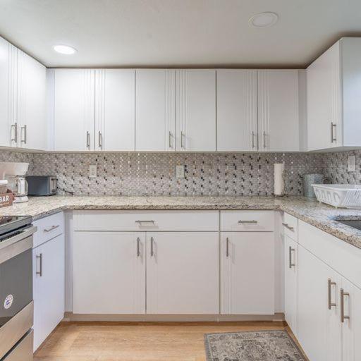 Lovely 2 Bedrooms, Steps Away From The Beach. 브레이든턴비치 외부 사진