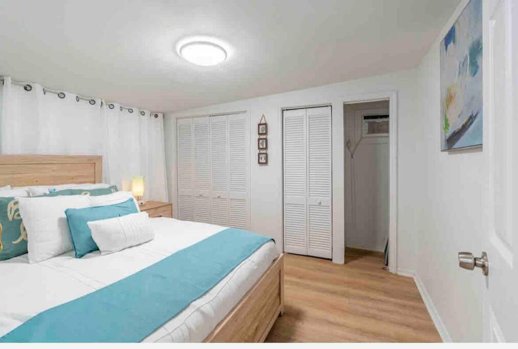 Lovely 2 Bedrooms, Steps Away From The Beach. 브레이든턴비치 외부 사진