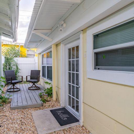Lovely 2 Bedrooms, Steps Away From The Beach. 브레이든턴비치 외부 사진